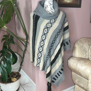 Franco D. Women’s Poncho. Size L